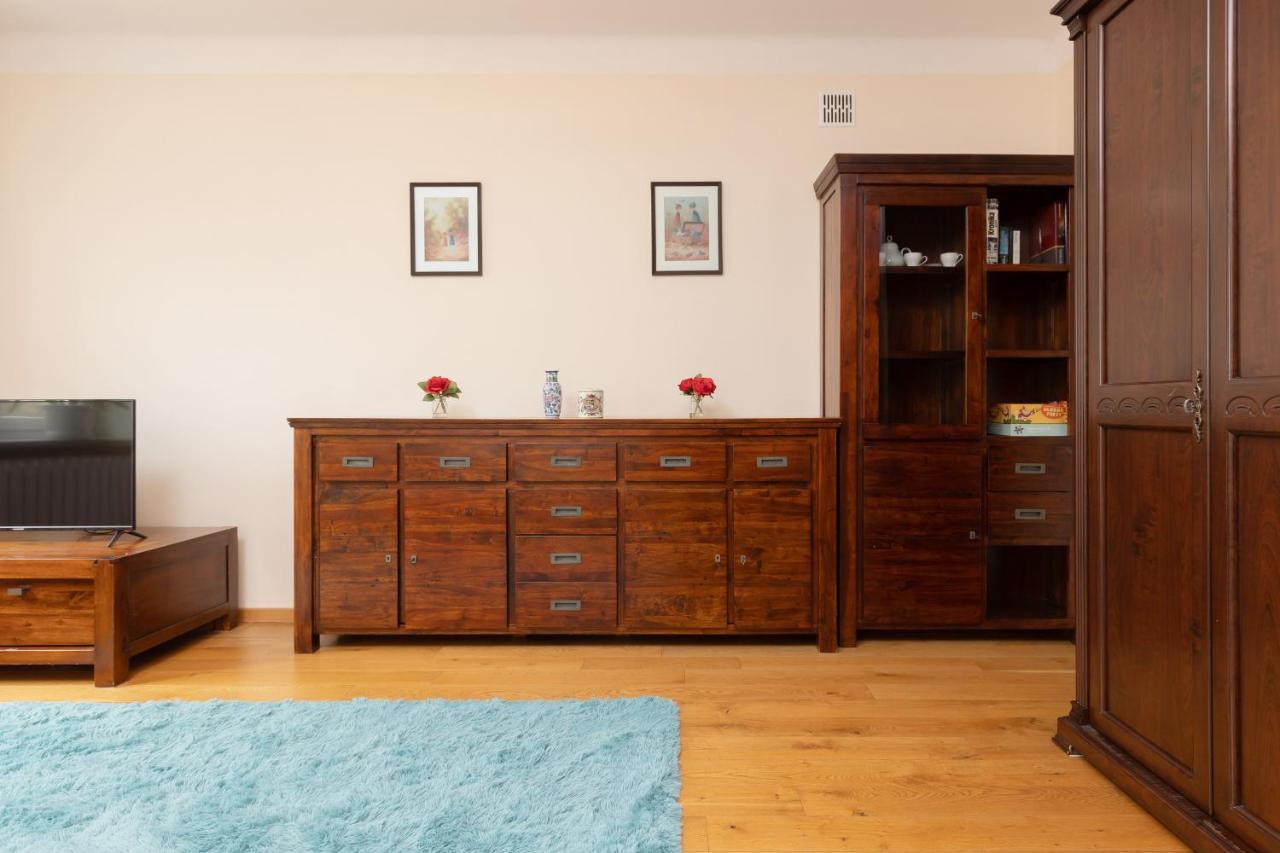 Metro Raclawicka Cozy Studio Apartment By Noclegi Renters Varsó Kültér fotó