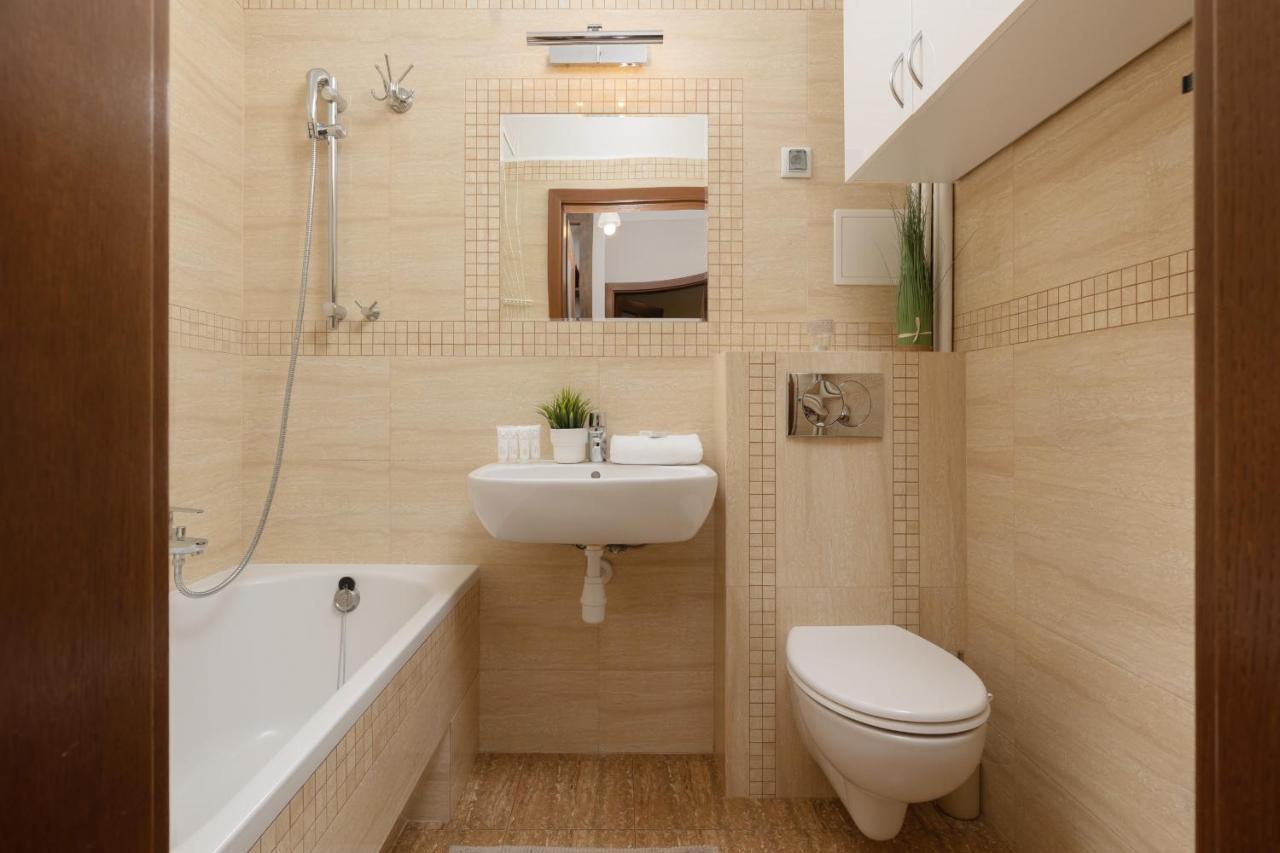 Metro Raclawicka Cozy Studio Apartment By Noclegi Renters Varsó Kültér fotó